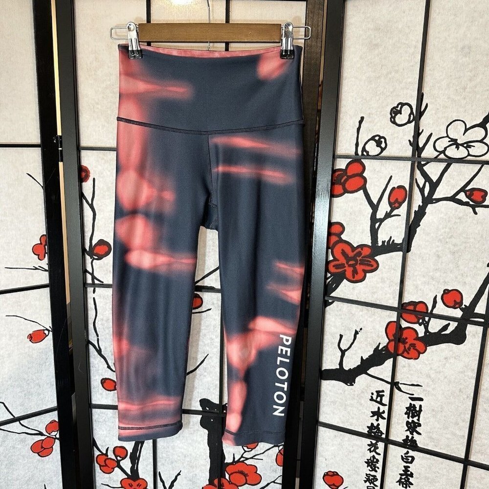 With Peloton Reversible Crop Capri Legging High Rise Gray Pink Size S